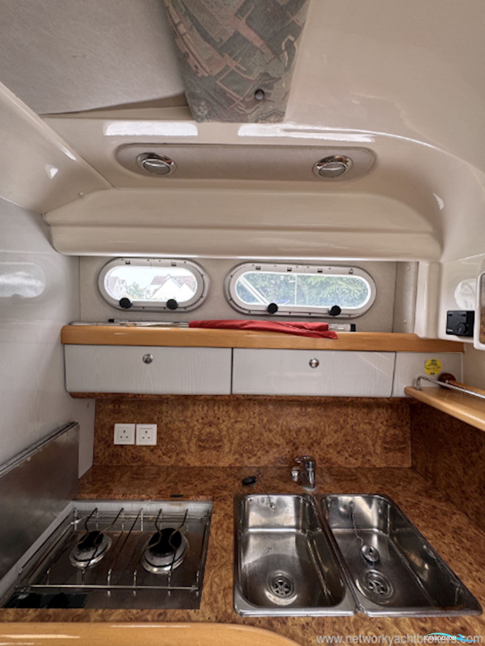 Sealine International 28