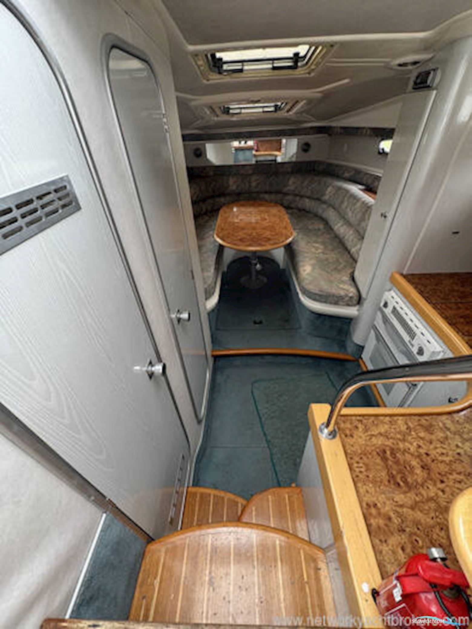 Sealine International 28