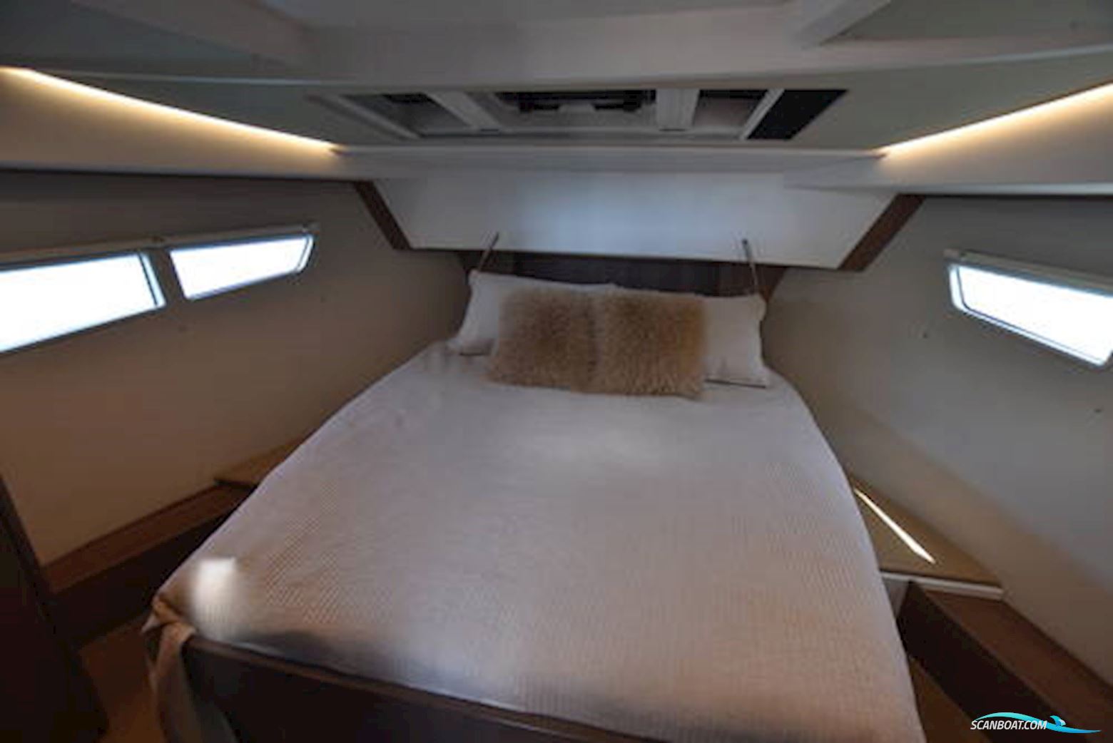 Sealine International C330