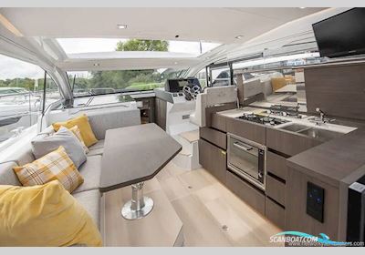 Sealine International C335 Motorboot 2023, mit Volvo Penta motor, England