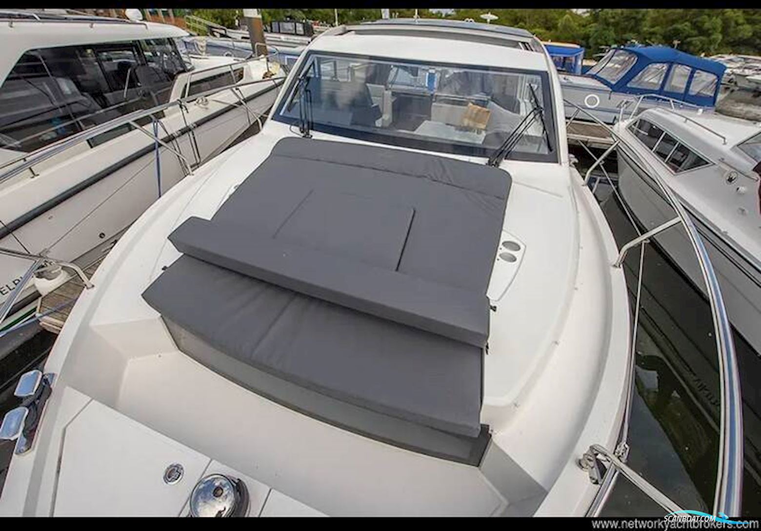 Sealine International C335