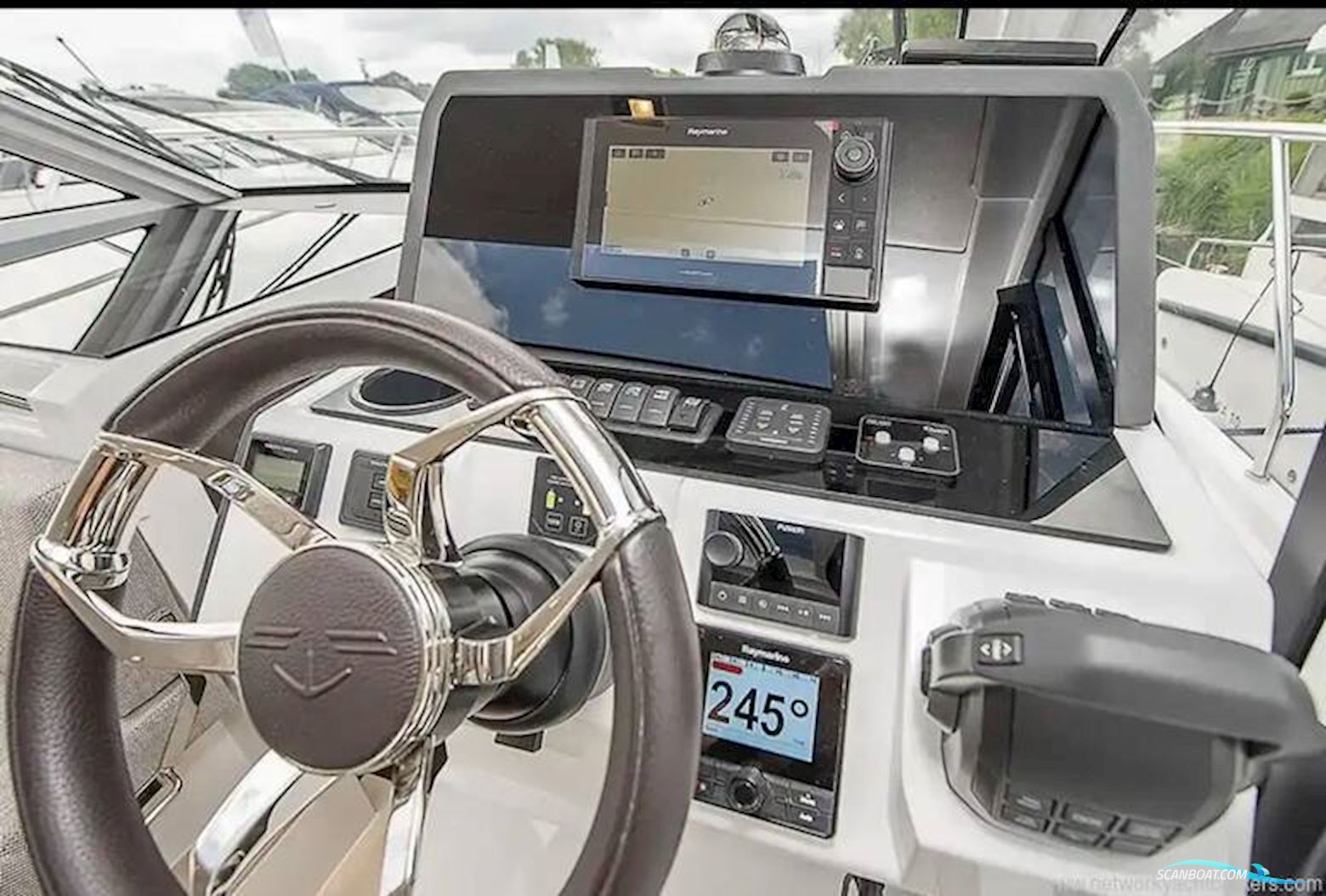 Sealine International C335