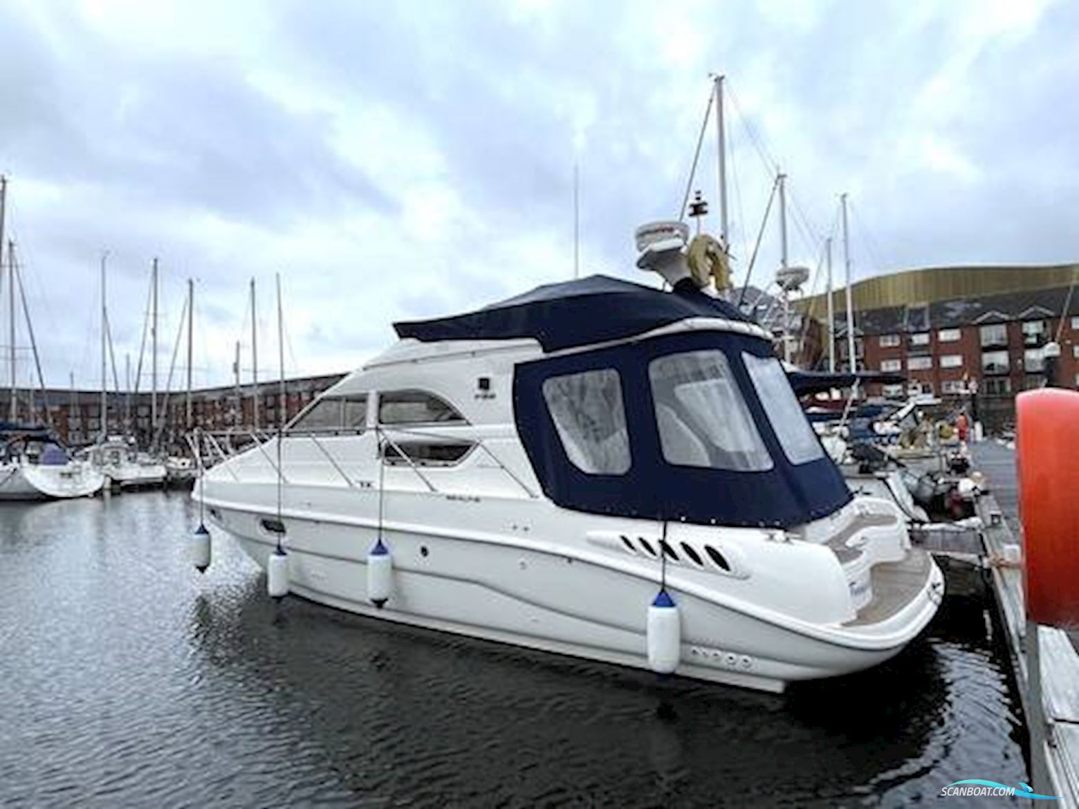 Sealine International F33 Motorboot 2000, mit Volvo Penta motor, England