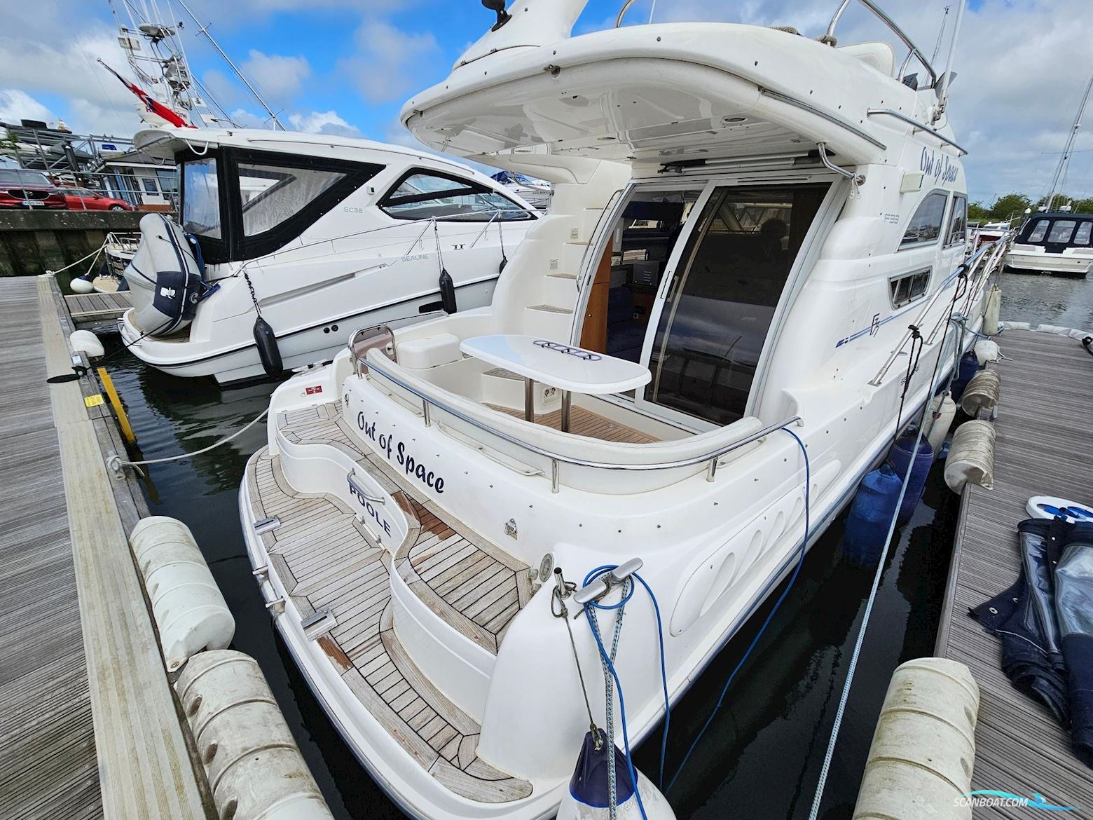 Sealine International F33