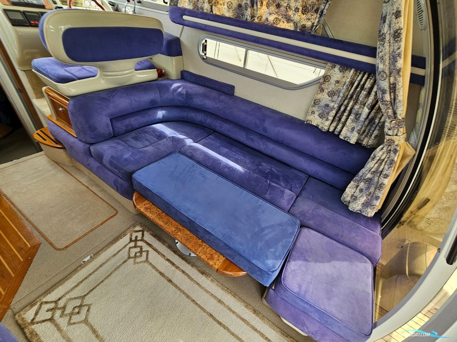 Sealine International F33