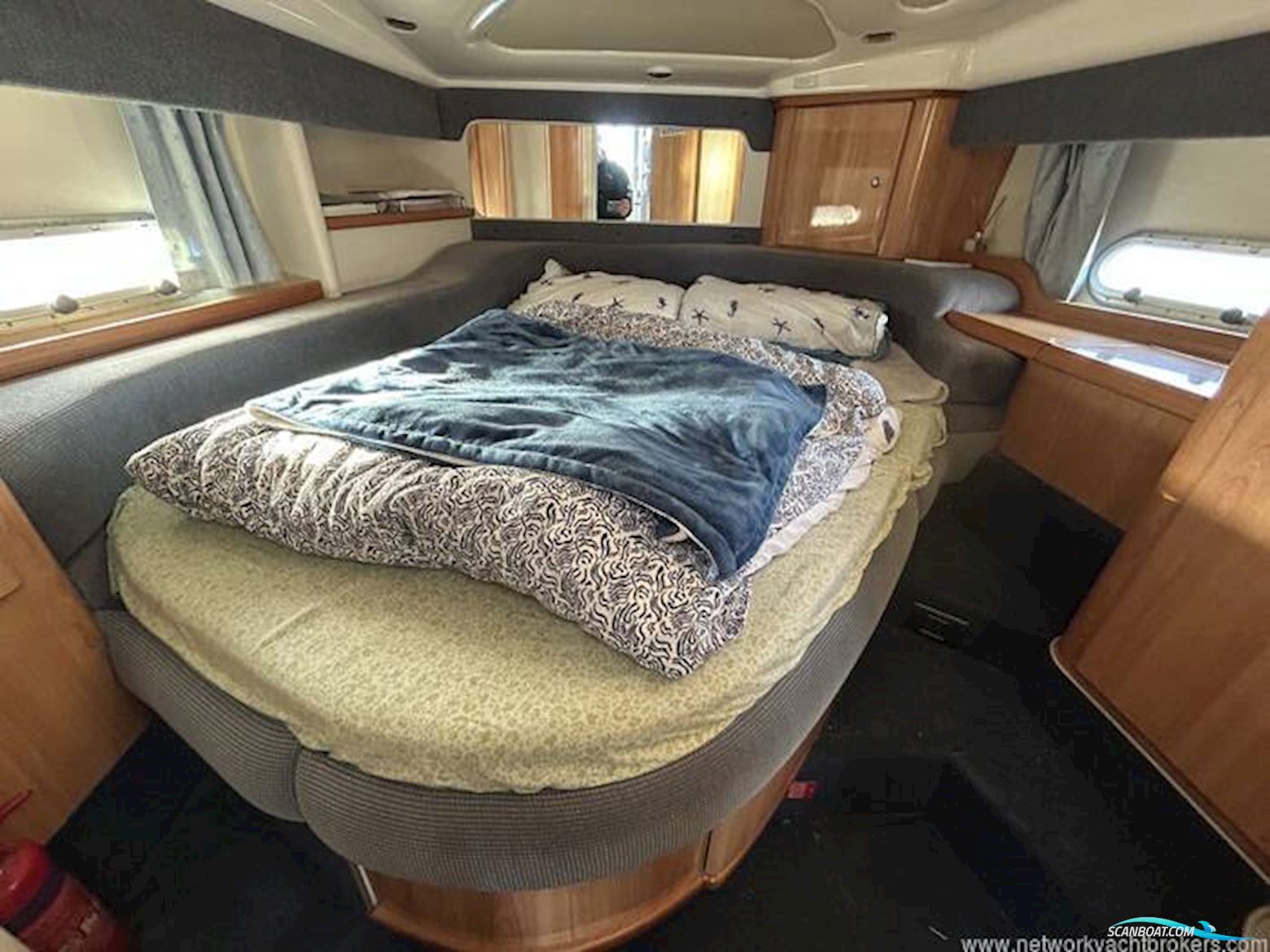 Sealine International F33