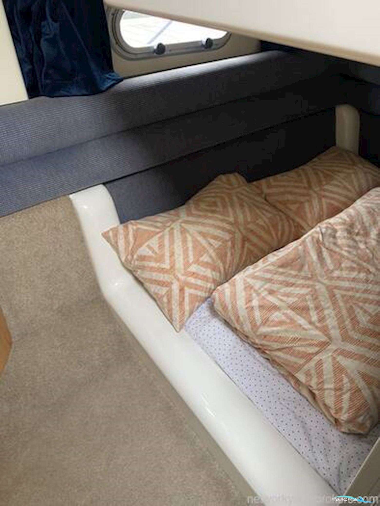 Sealine International F33