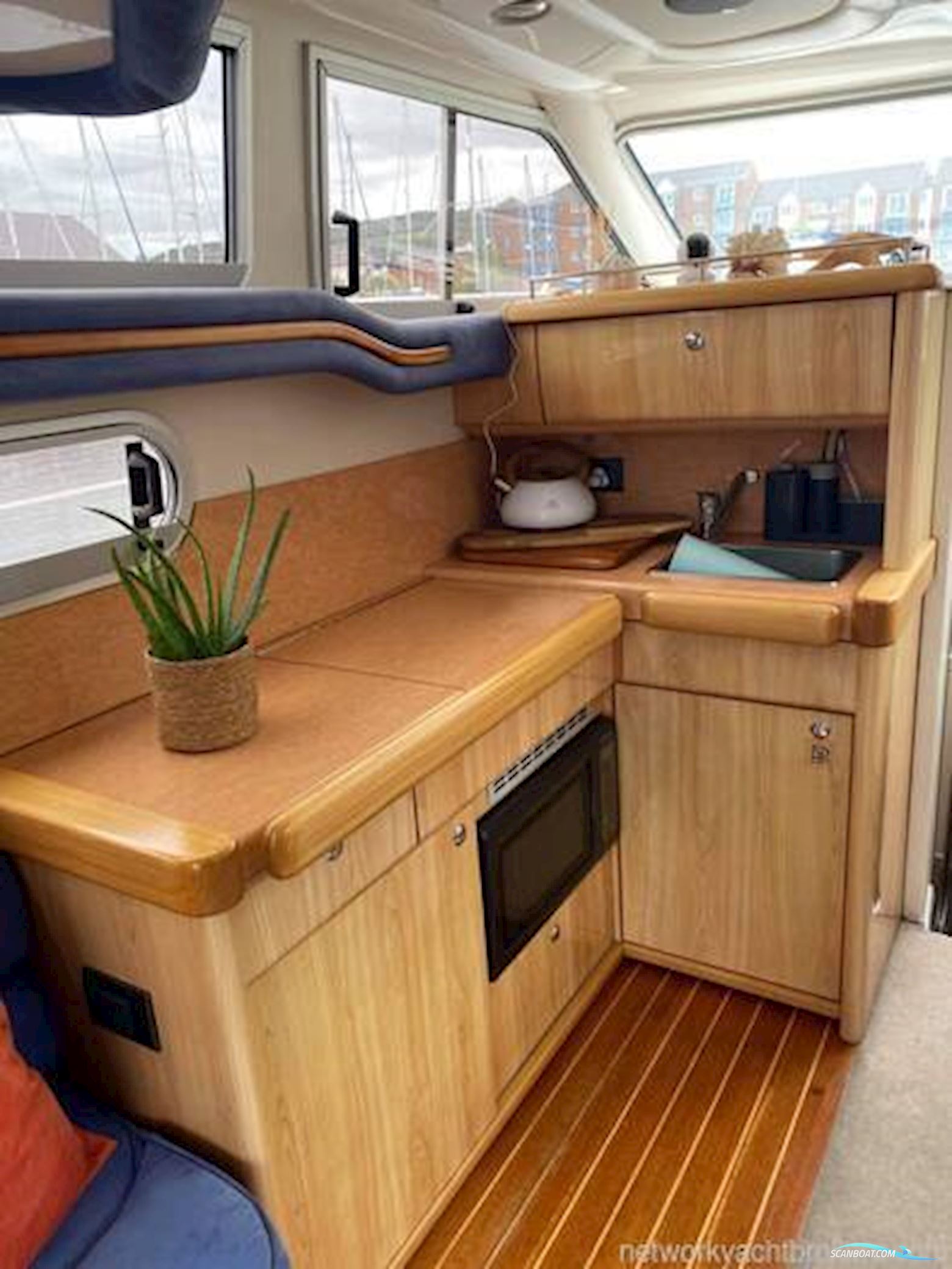 Sealine International F33