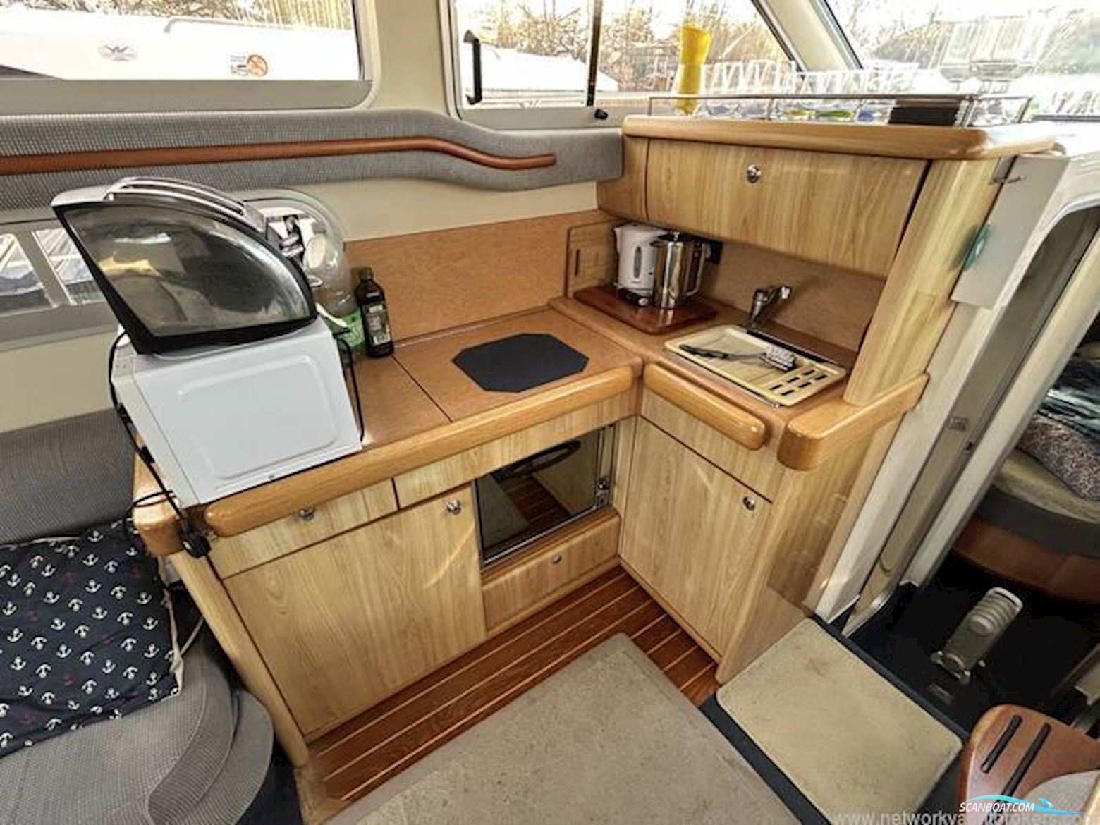 Sealine International F33