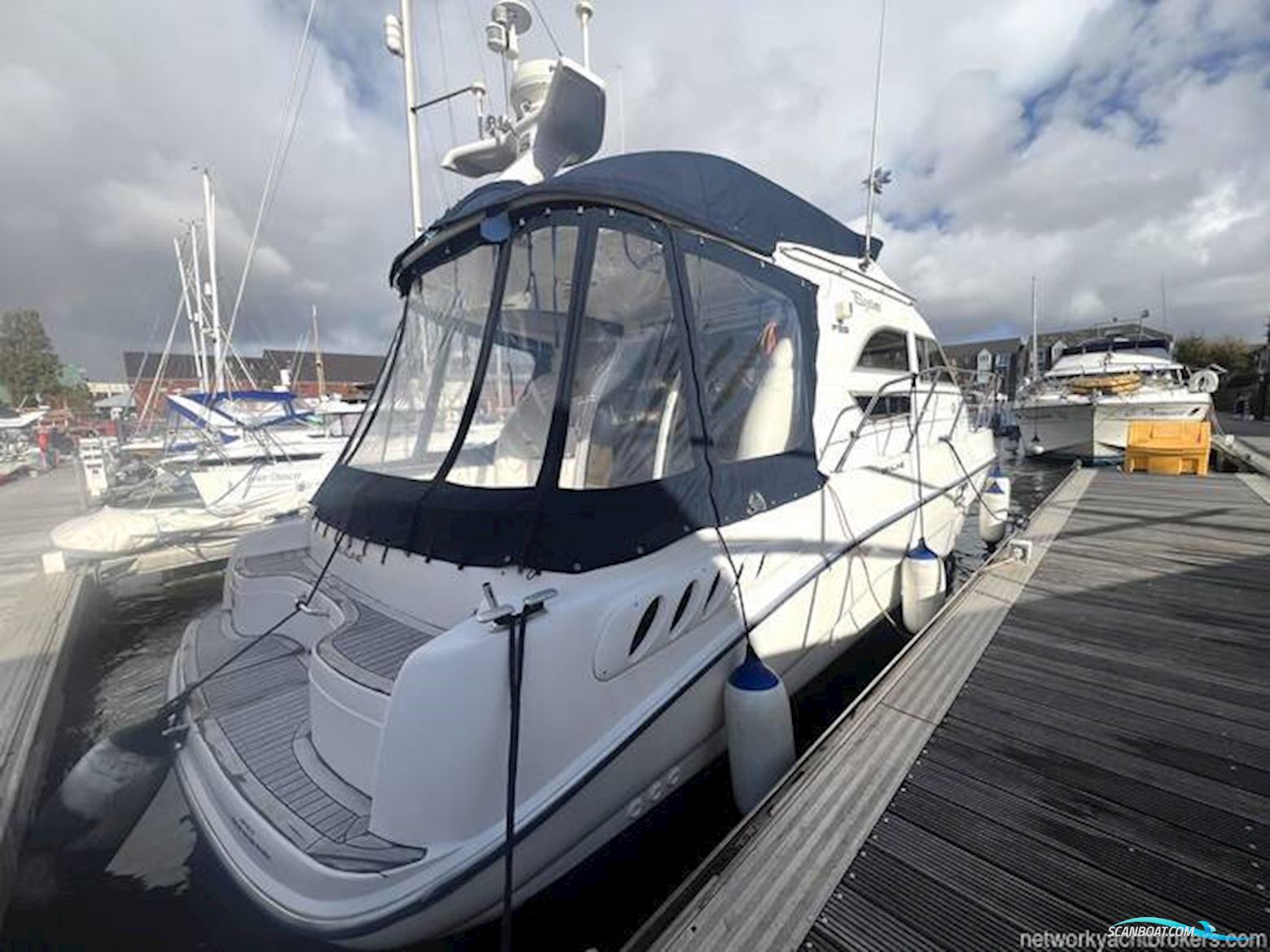 Sealine International F33