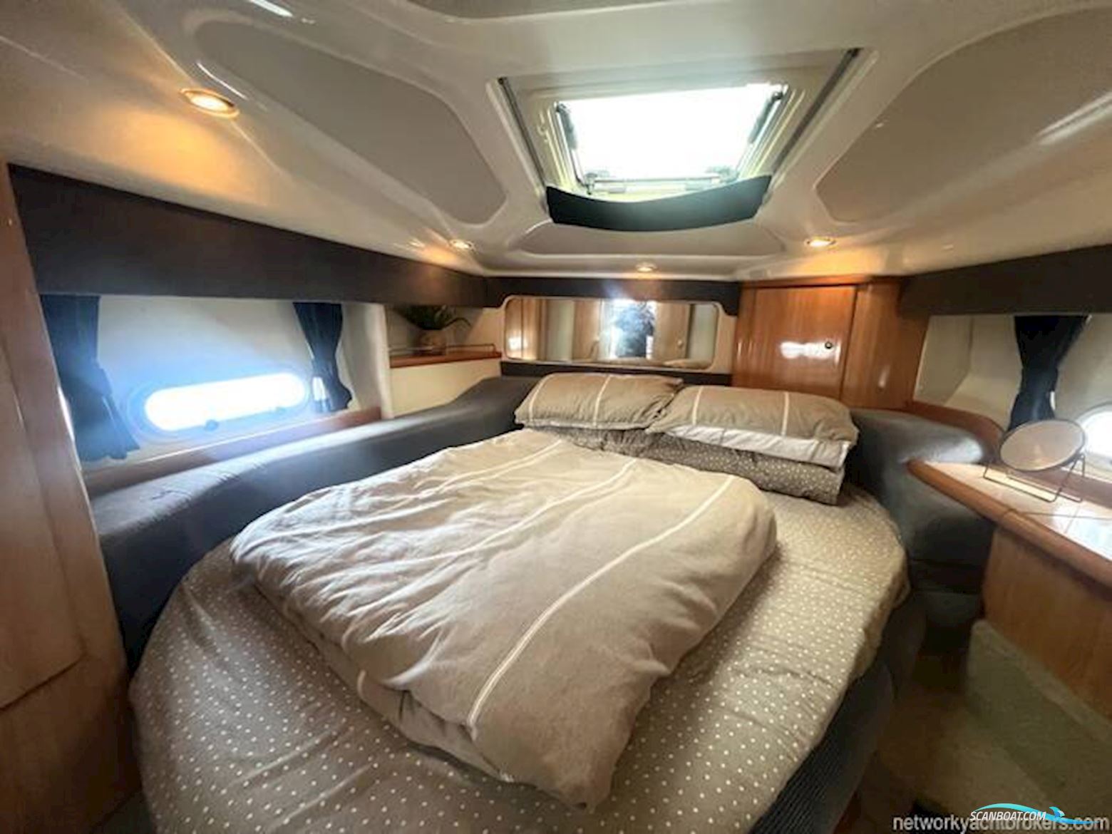 Sealine International F33