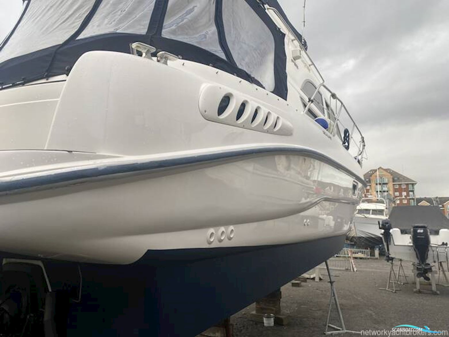 Sealine International F33