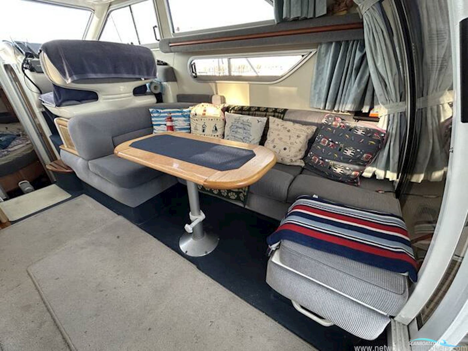 Sealine International F33