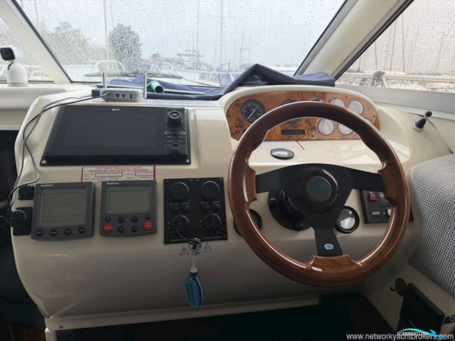 Sealine International F33