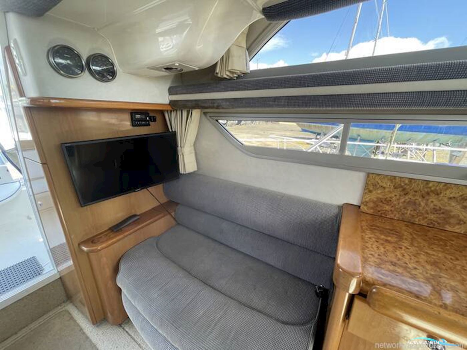 Sealine International F33