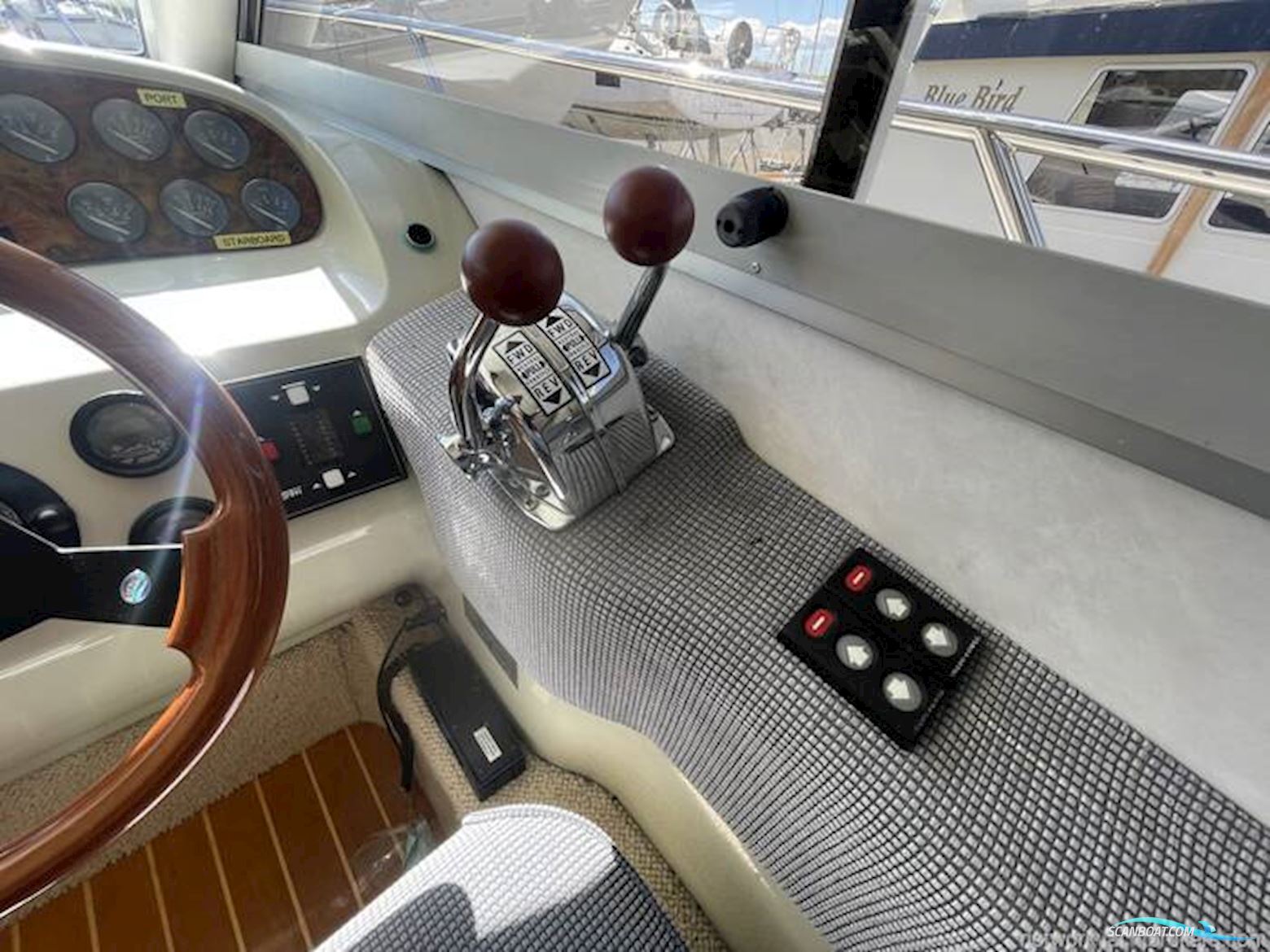 Sealine International F33