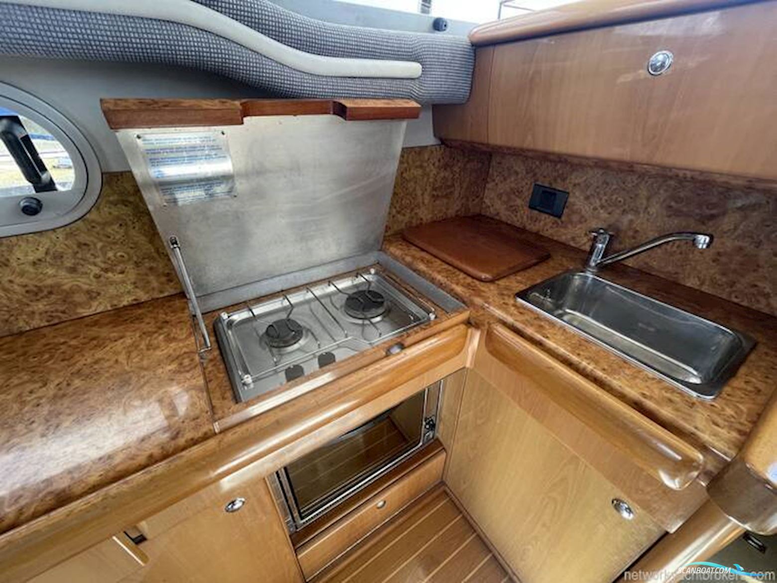 Sealine International F33