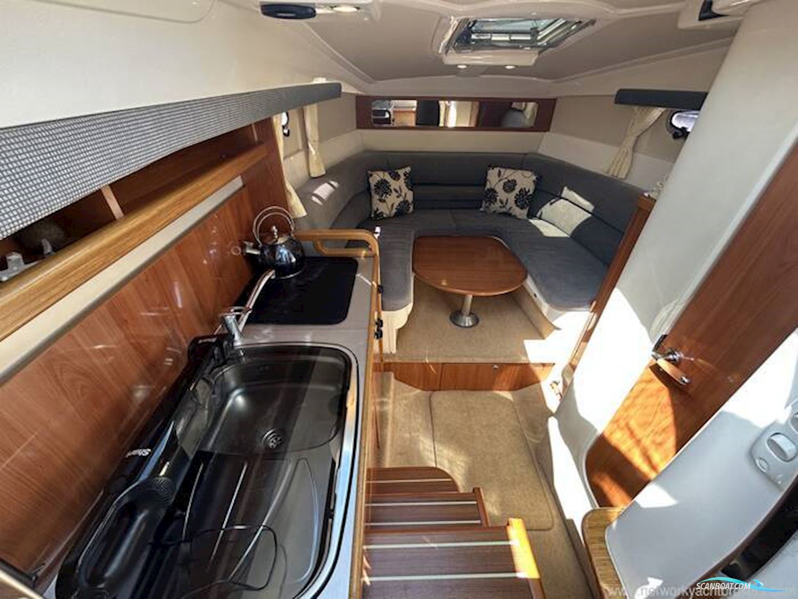 Sealine International S23