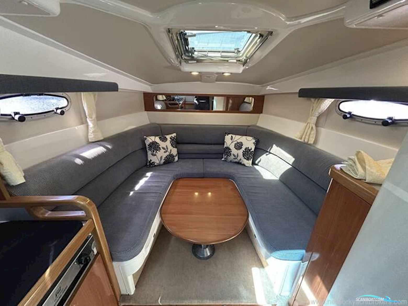 Sealine International S23