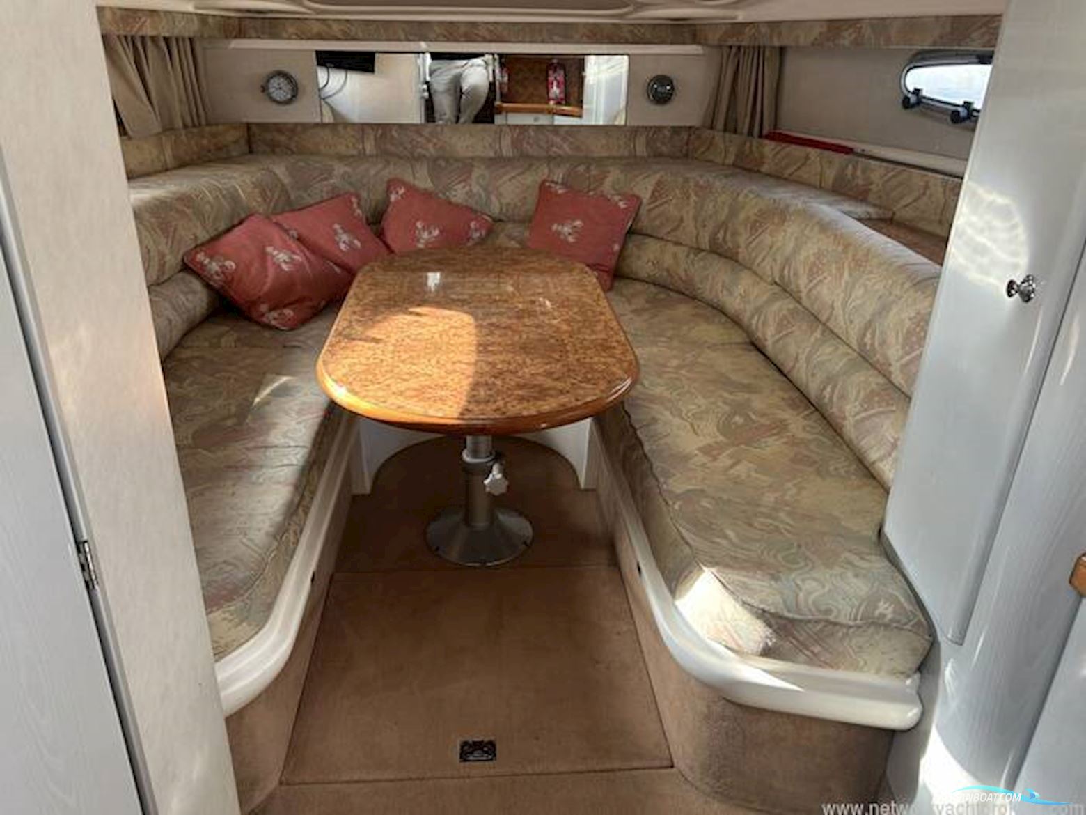 Sealine International S28