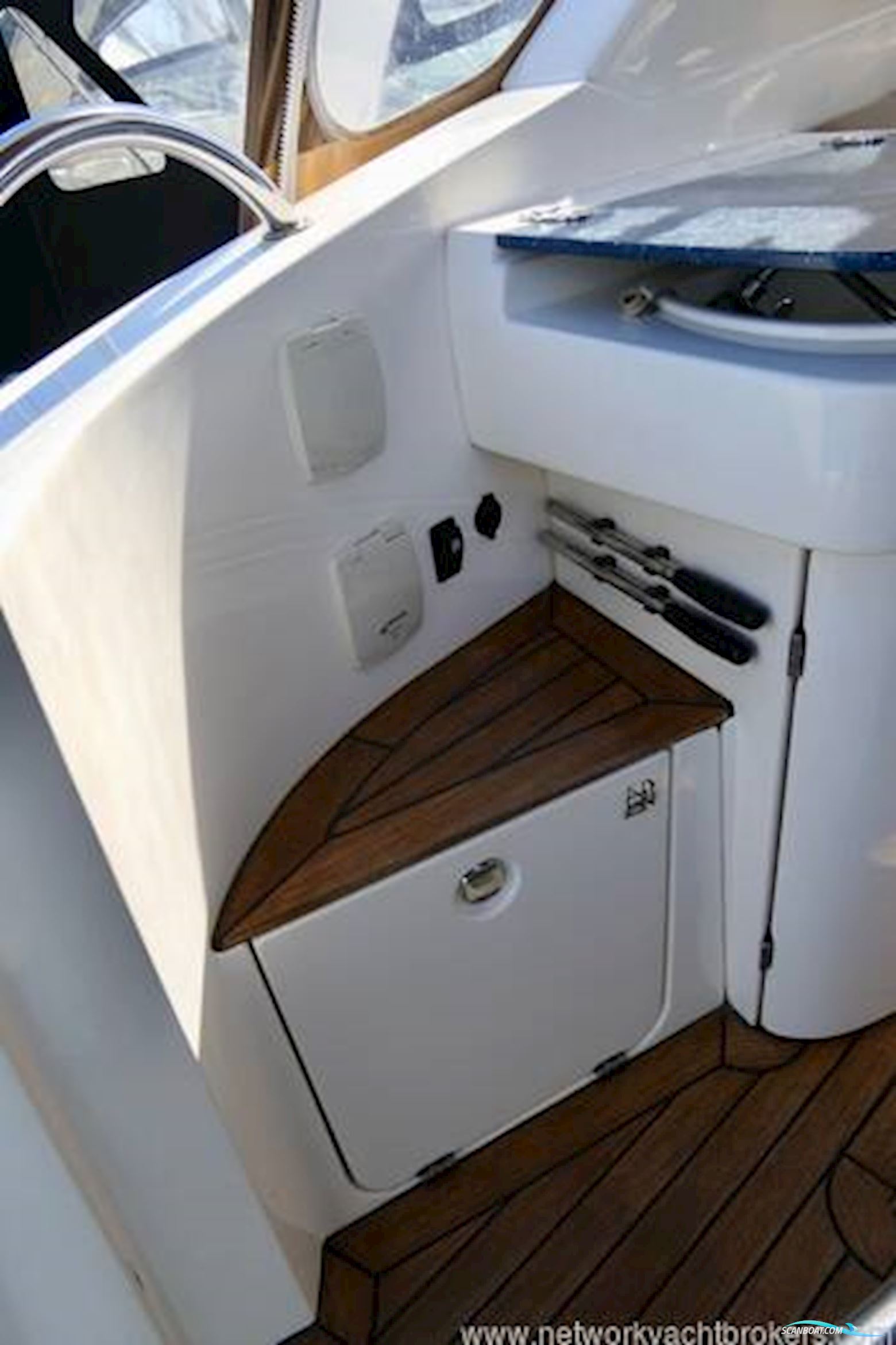 Sealine International S38