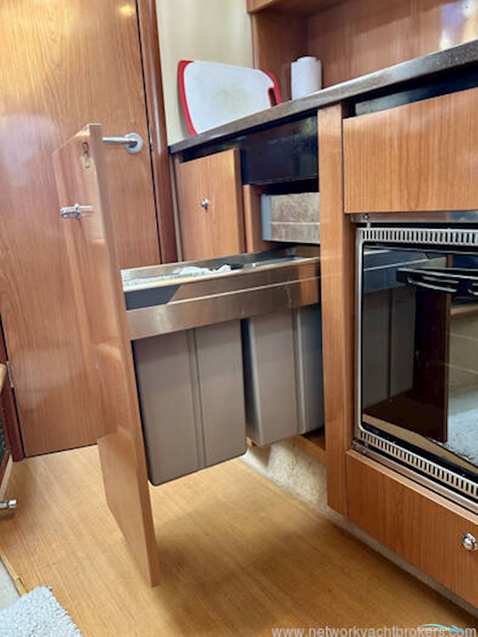 Sealine International S38