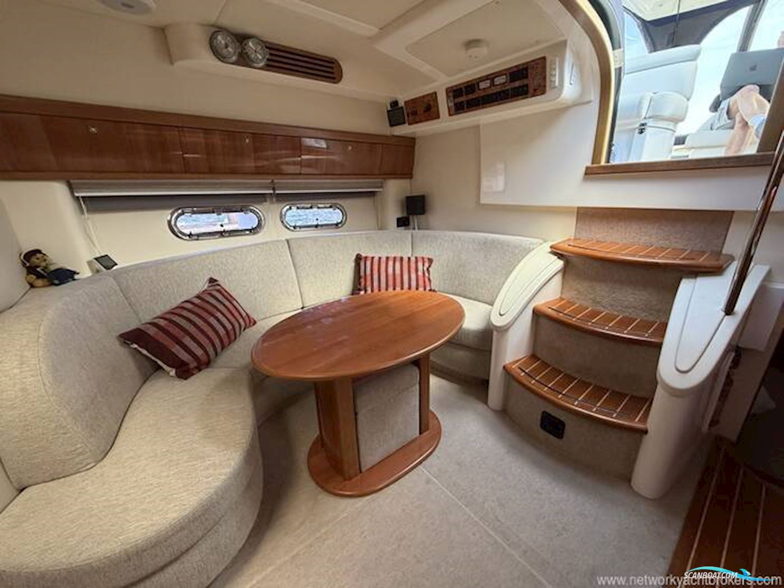 Sealine International S42