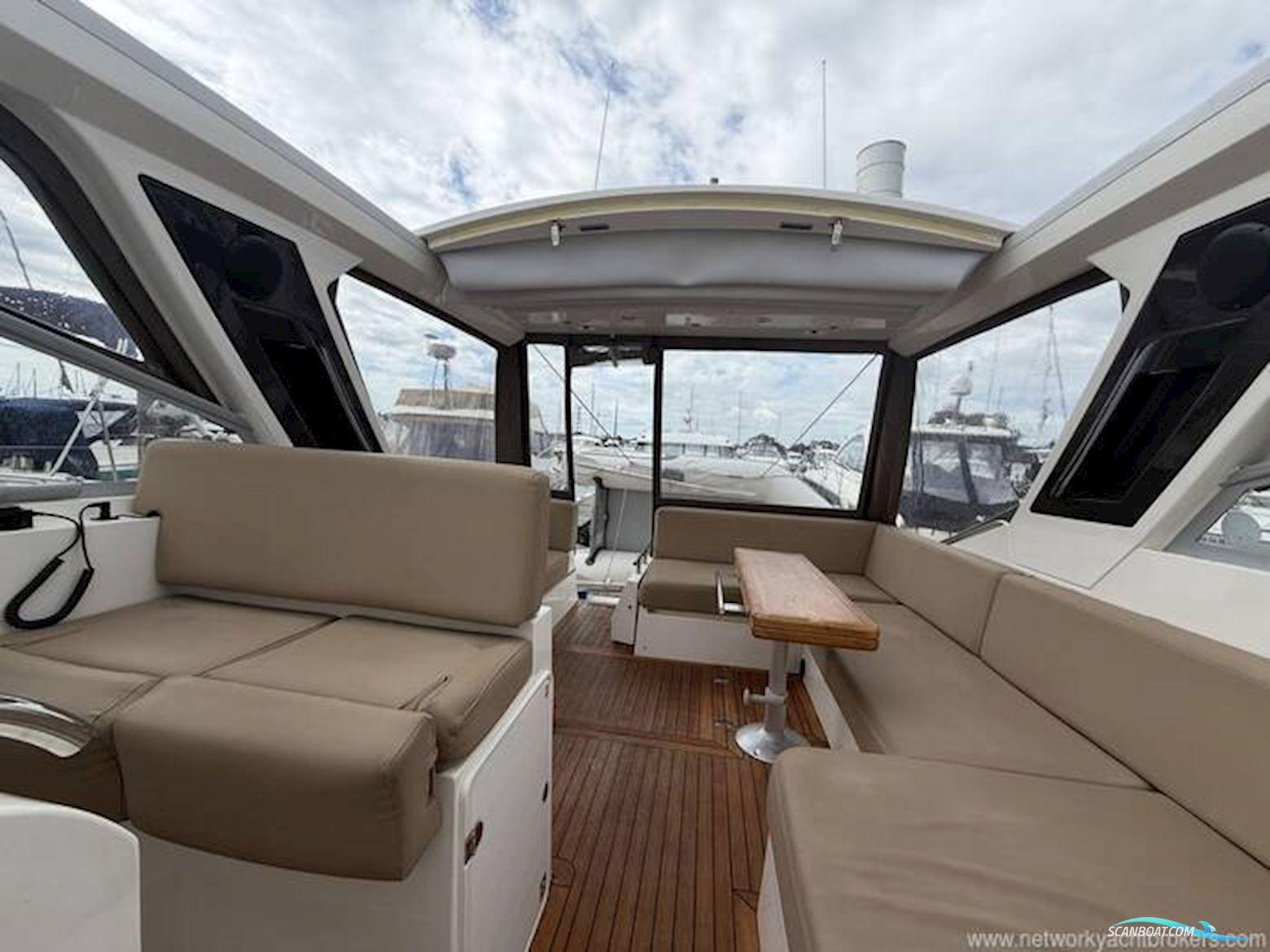 Sealine International SC35