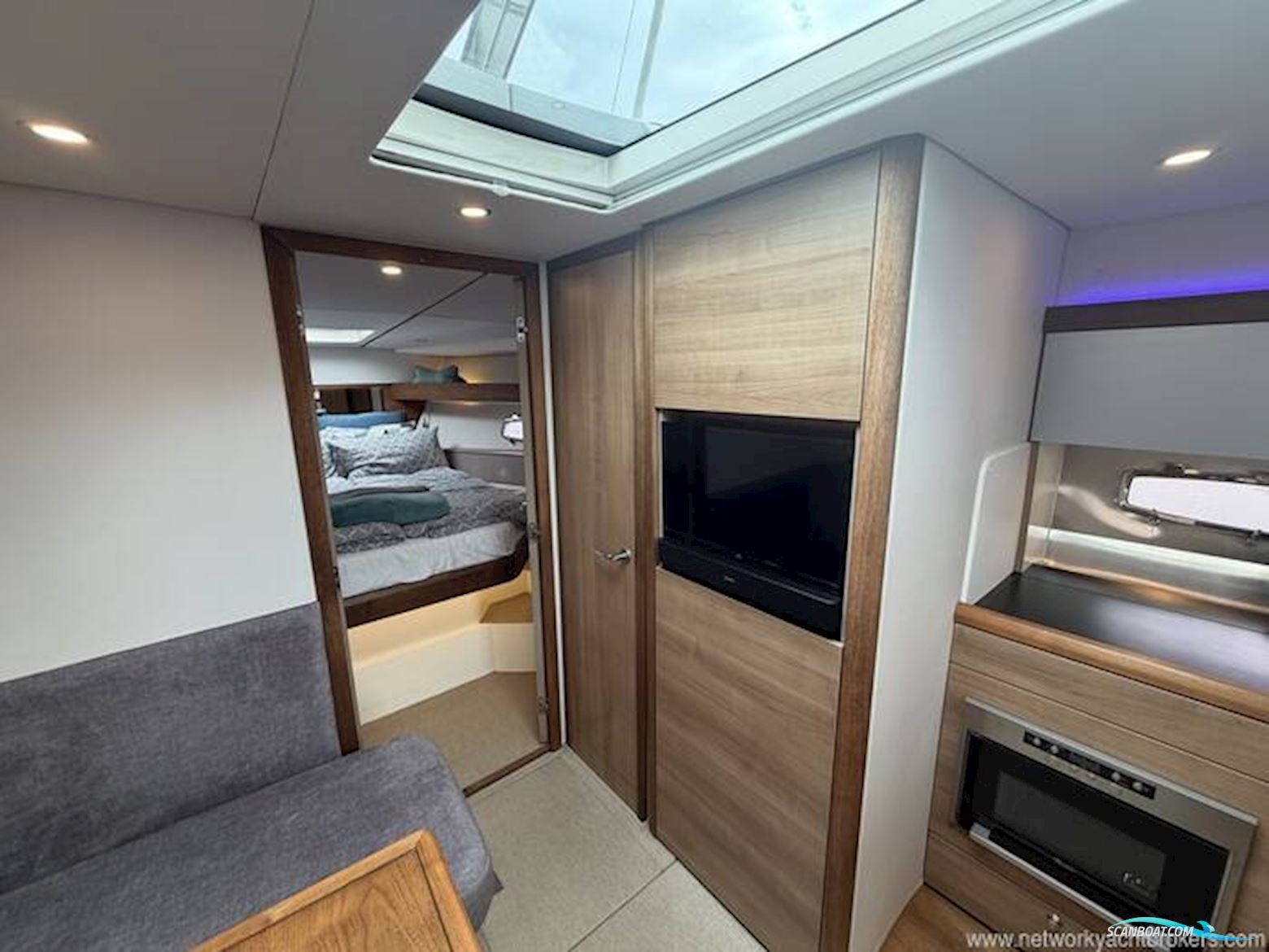 Sealine International SC35