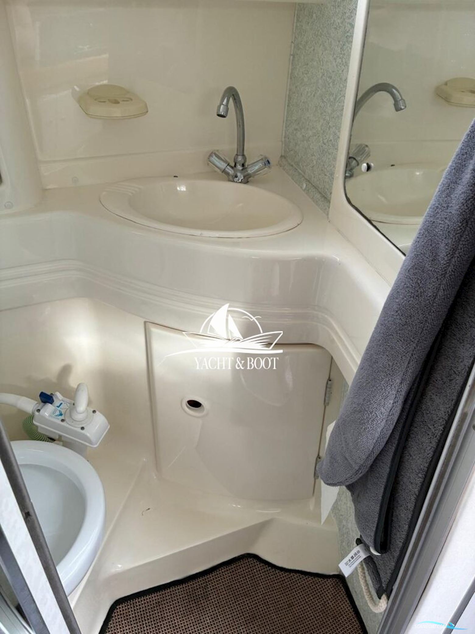 Sealine S 270