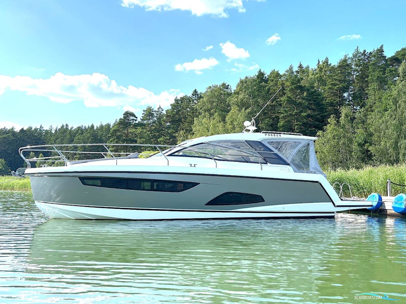 Sealine S330 Motorboot 2017, mit Volvo Penta motor, Finland