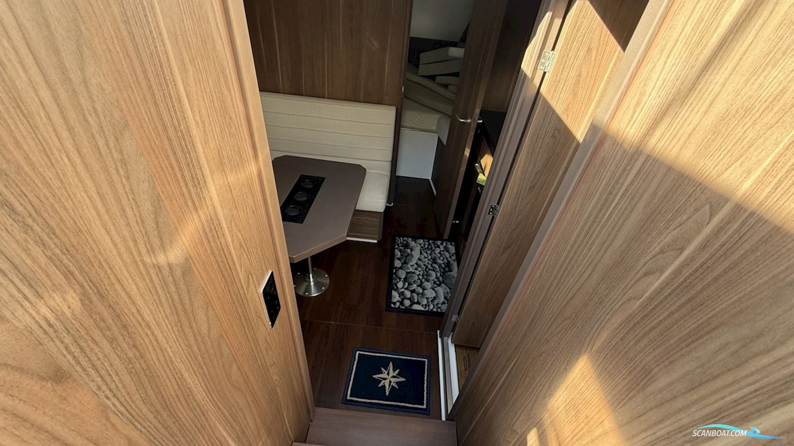 Sealine S330