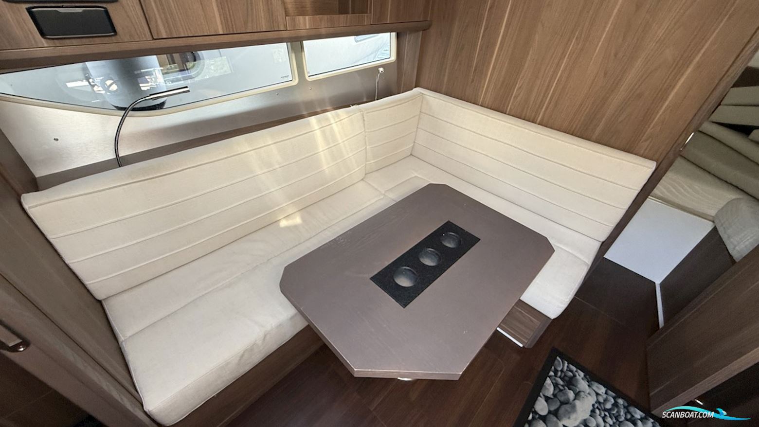 Sealine S330