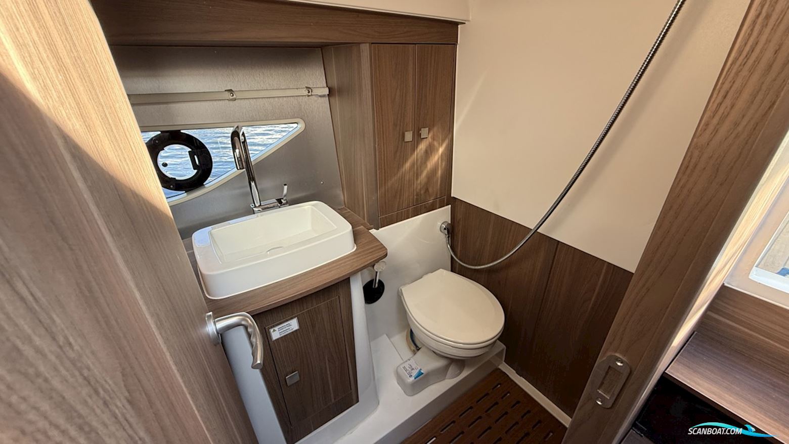Sealine S330