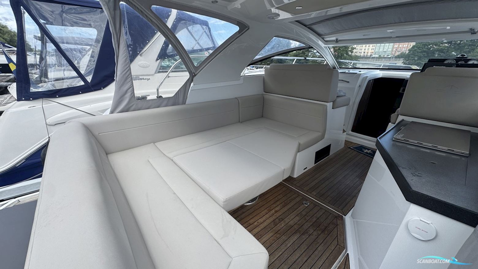 Sealine S330