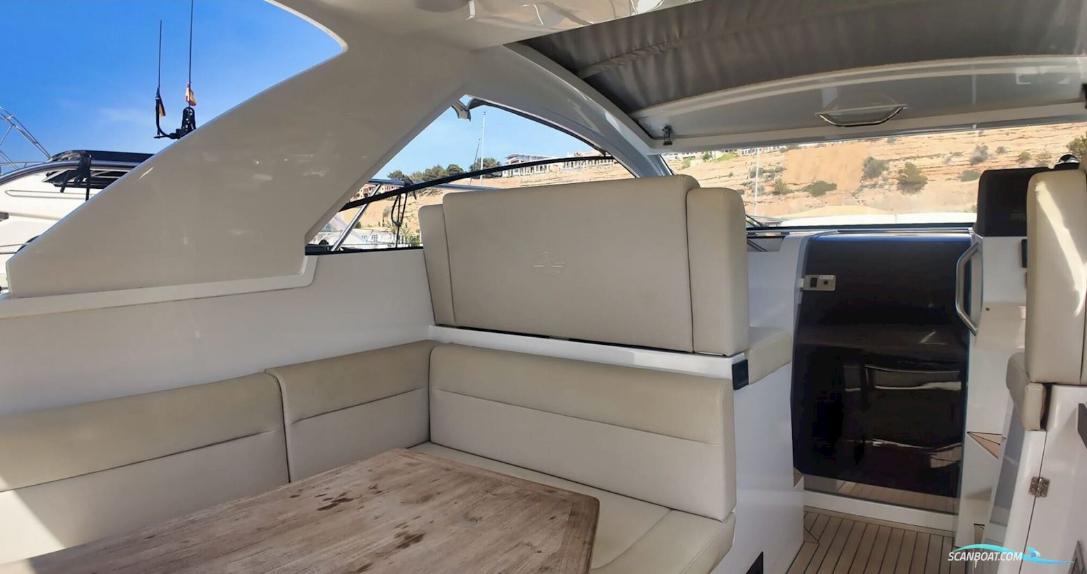 Sealine S335
