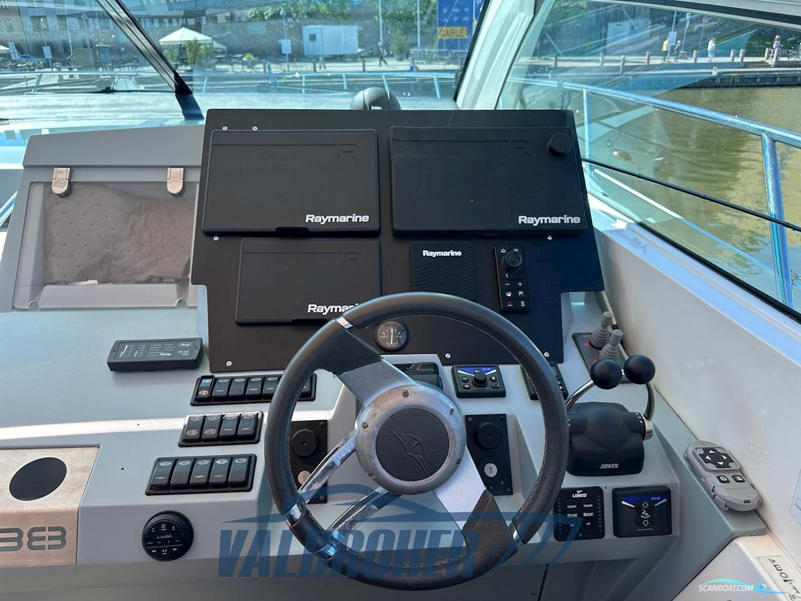 Sealine SC 38