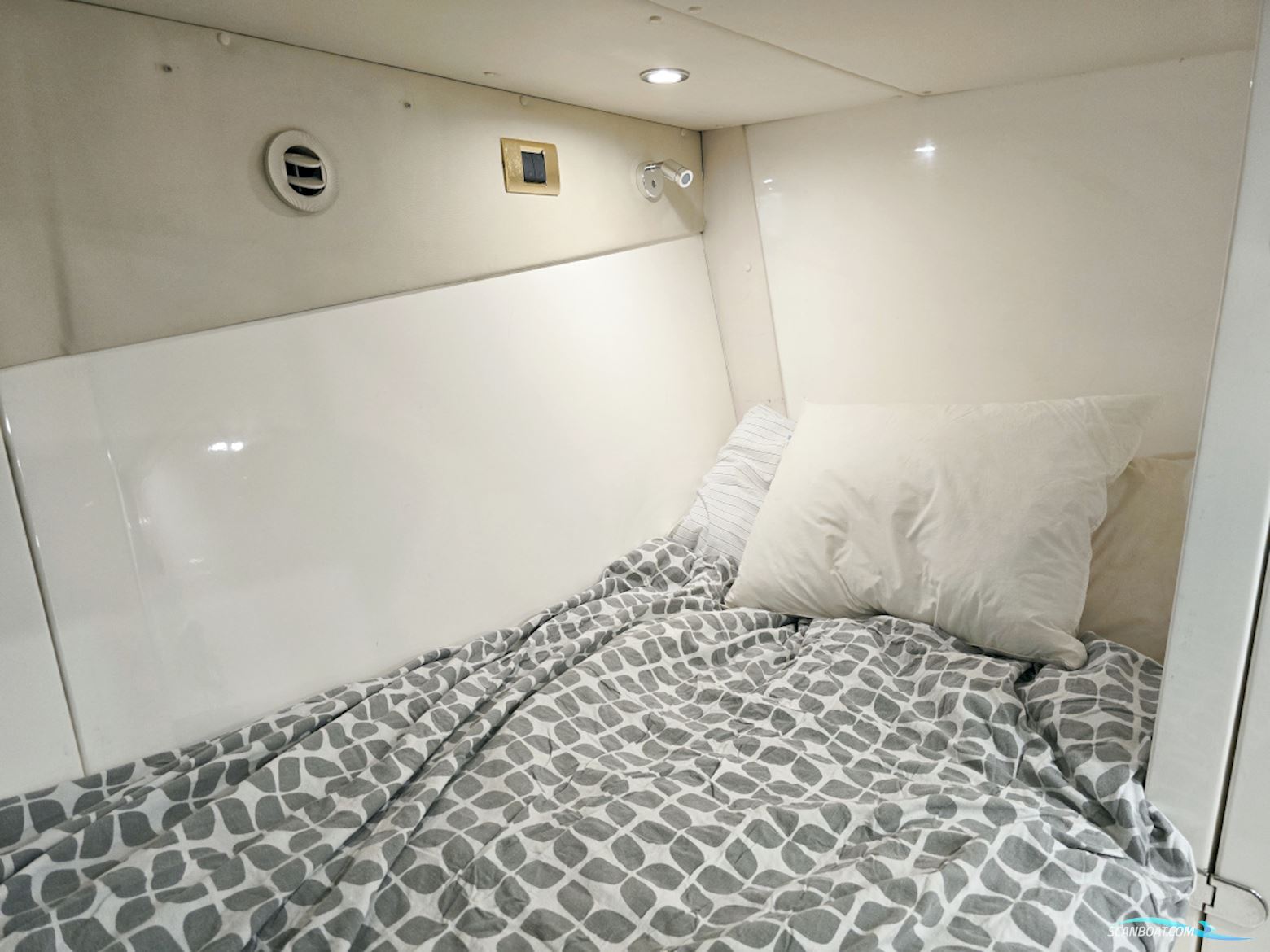 Sealine T47