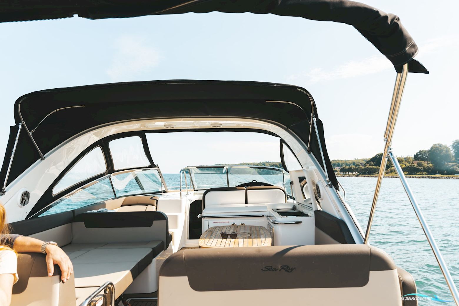 SEARAY  Venture 370