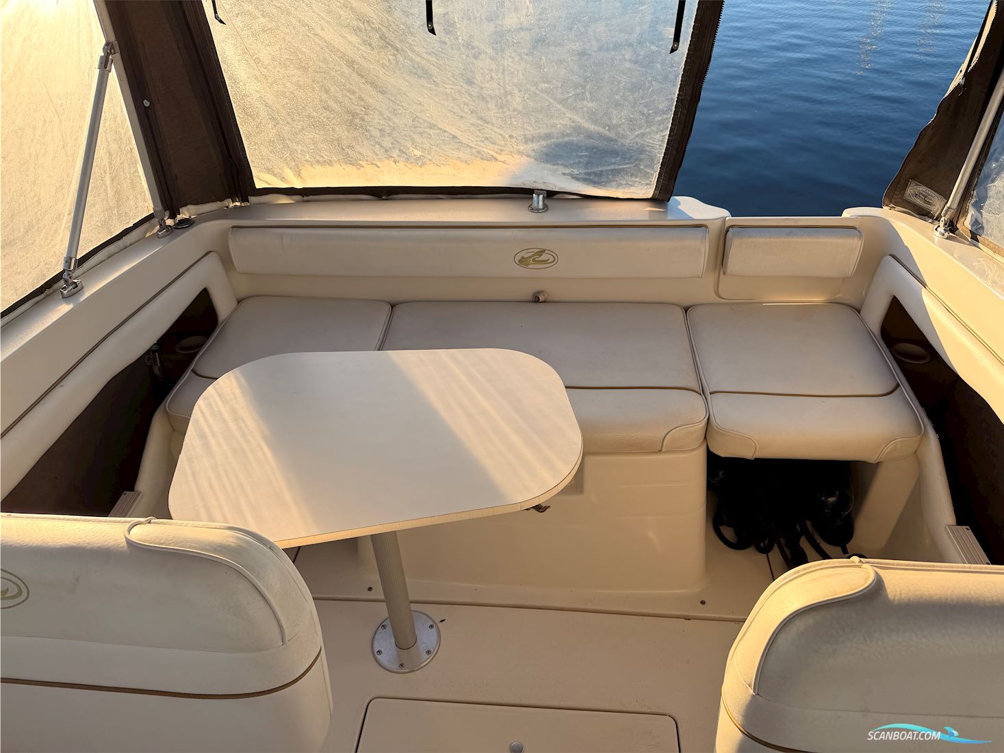 Searay 215 Express Cruiser
