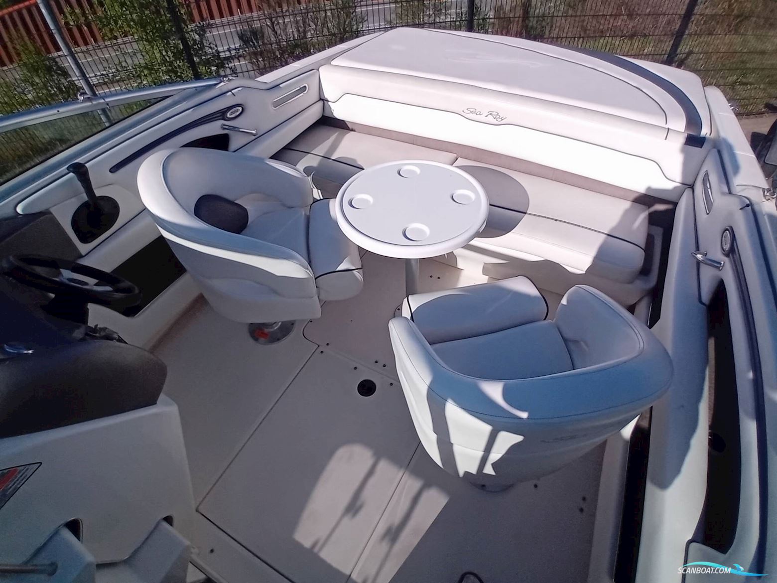 Searay 220 Sunsport m/ Mercruiser 4.3