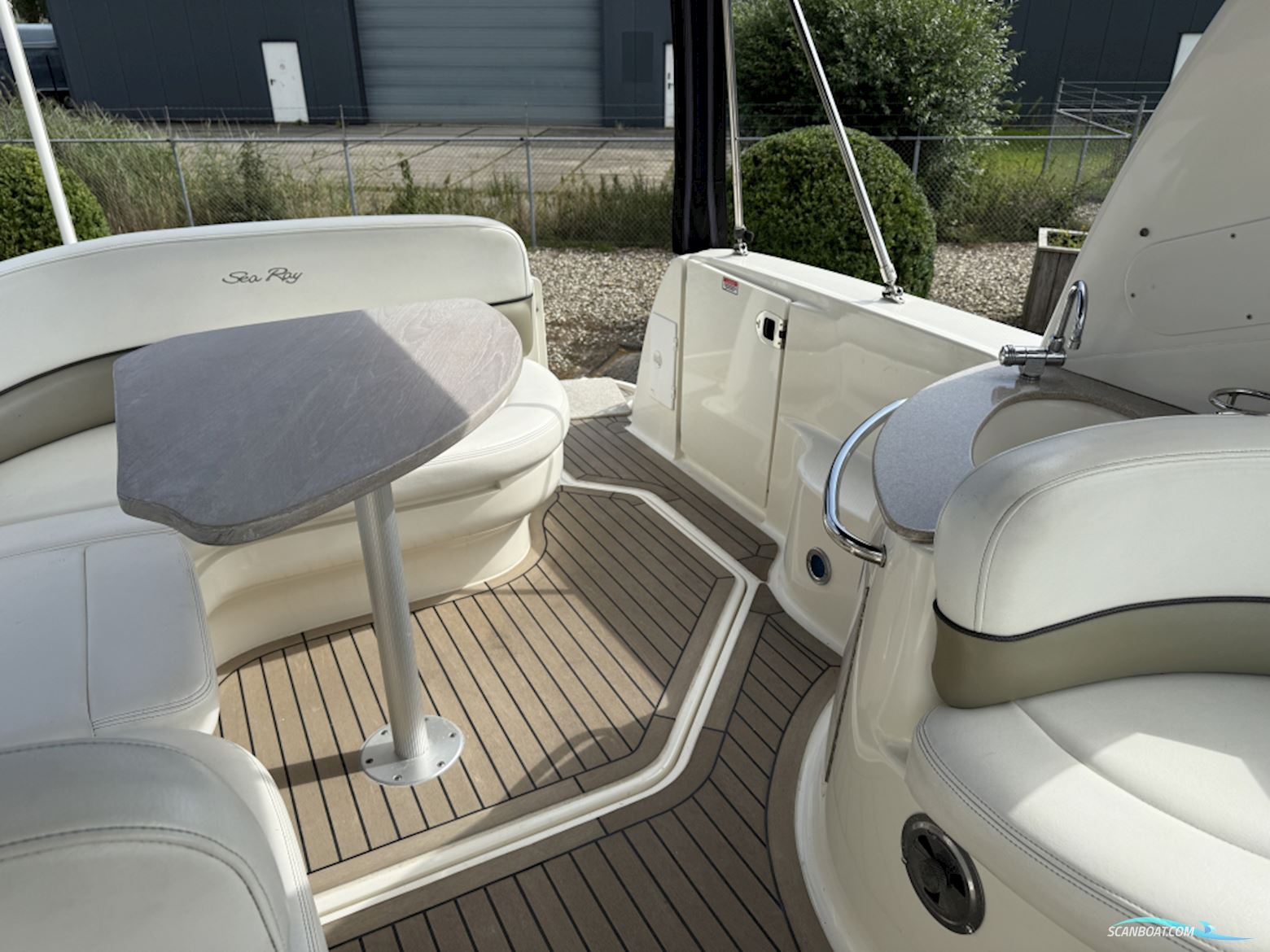 Searay Sundancer 275