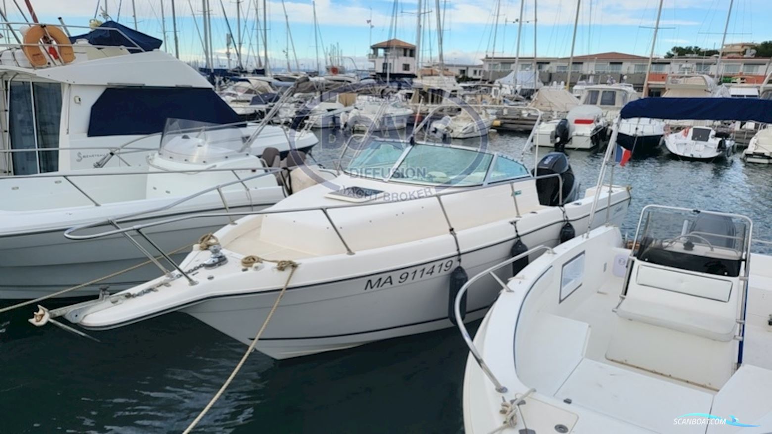 Seaswirl Striper 2600 OB