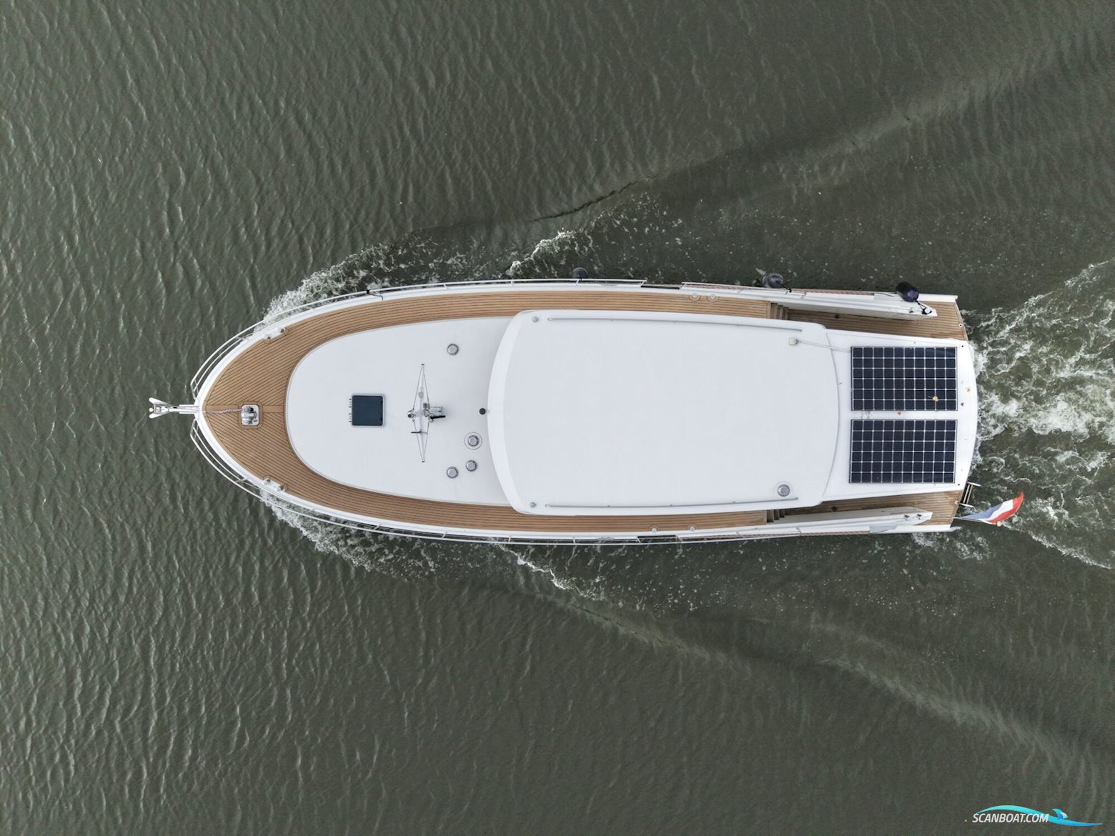 Serious Yachts Gently Low Bridge 45 Sedan