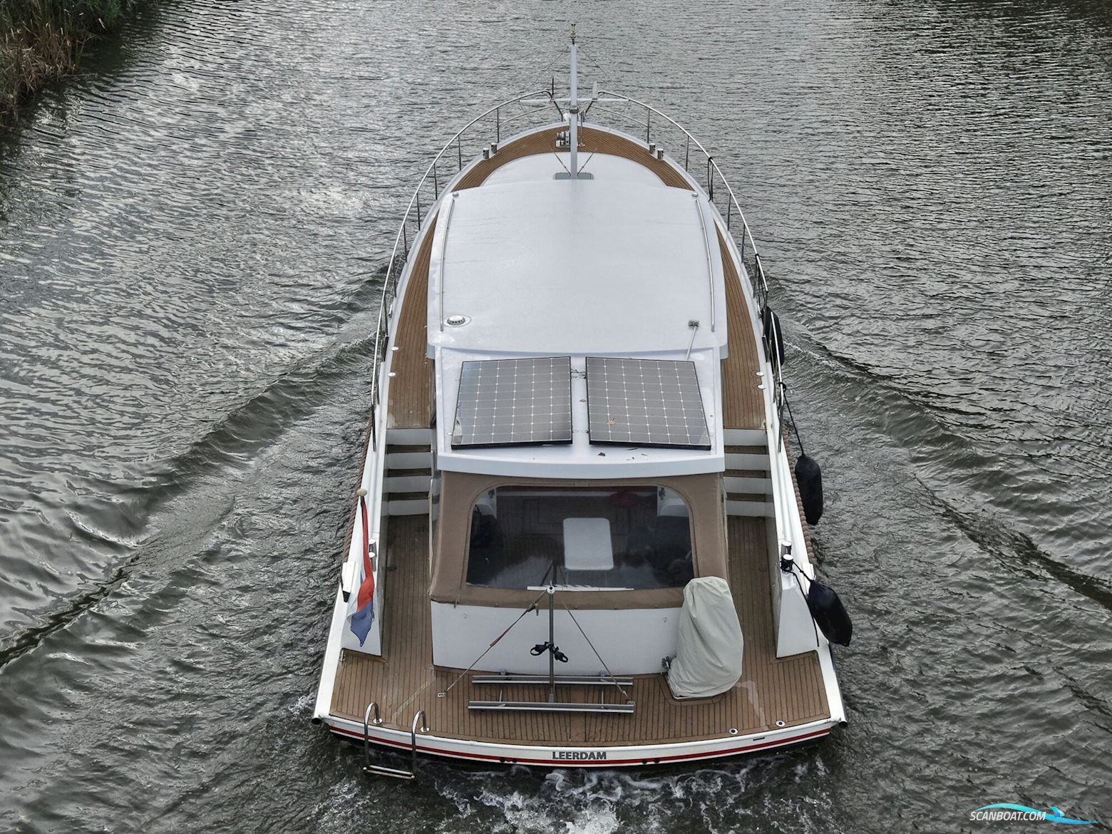 Serious Yachts Gently Low Bridge 45 Sedan