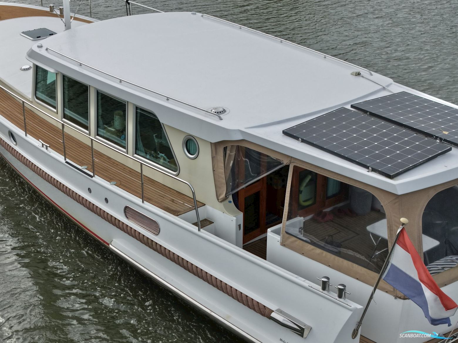 Serious Yachts Gently Low Bridge 45 Sedan
