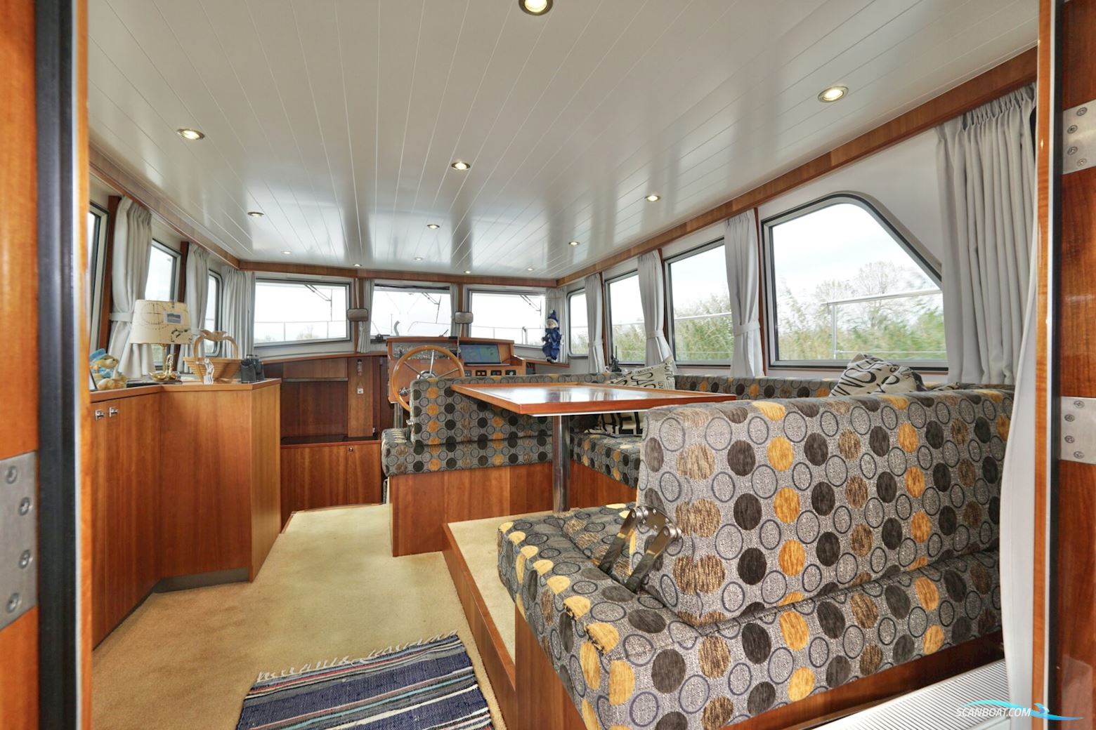 Serious Yachts Gently Low Bridge 45 Sedan
