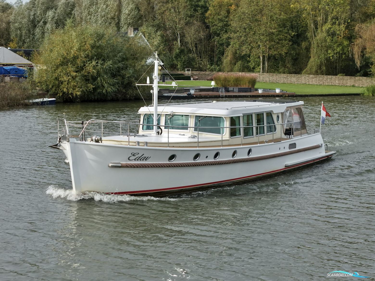 Serious Yachts Gently Low Bridge 45 Sedan