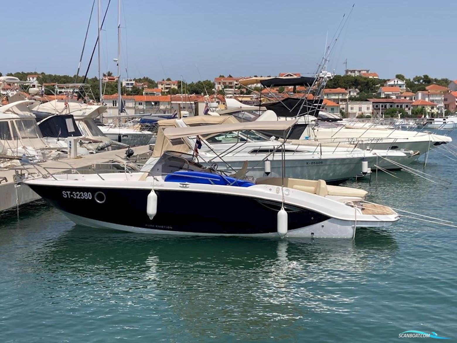 Sessa 27 KEY LARGO - VOLVO PENTA V8 Motorboot 2013, mit VOLVO PENTA 5,7 GXI V8 DP motor, Österreich