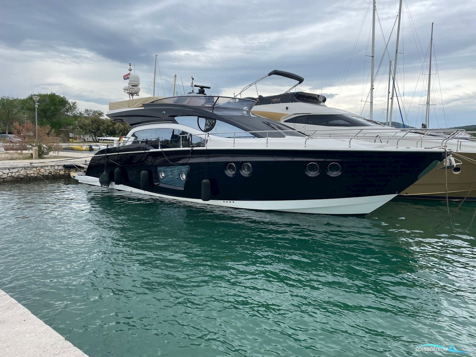 Sessa 54 F Motorboot 2011, mit Volvo Penta D11 motor, Kroatien
